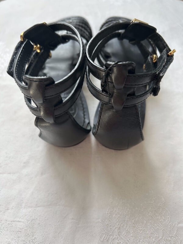 36 TB(5) Tory Burch Gladiator