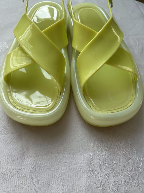45 TB Tory Burch Jelly Sandals