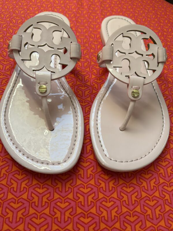70 TB (1) Tory Burch Flat Sandals