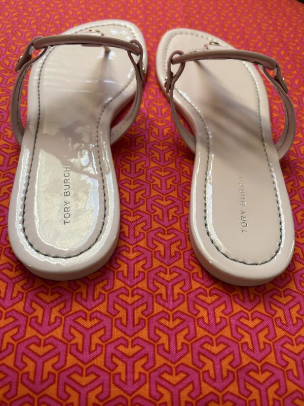 70 TB (4) Tory Burch Flat Sandals