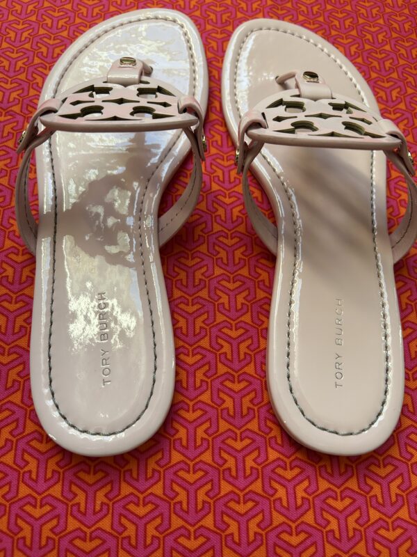 70 TB (6) Tory Burch Flat Sandals