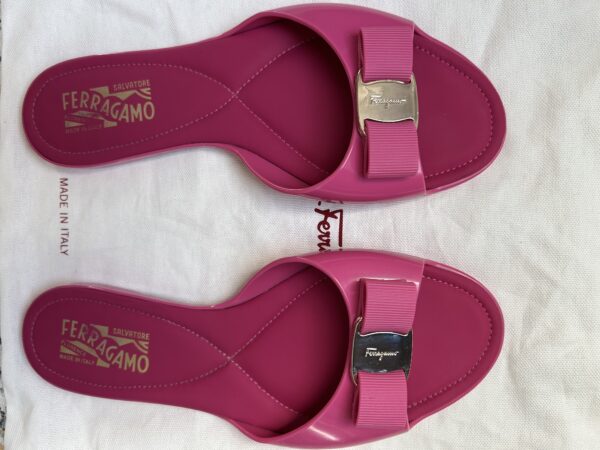 72 Salvatore Ferragamo Salvatore Ferragamo Jelly & Bow Slude Sandals