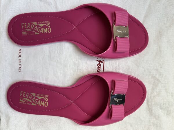 72 Salvatore Ferragamo Salvatore Ferragamo Jelly & Bow Slude Sandals